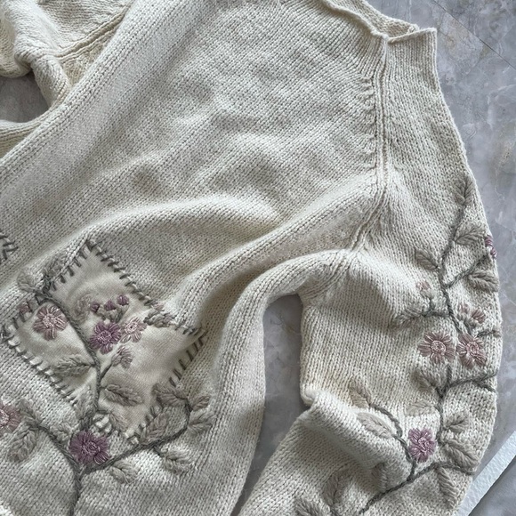 Coldwater Creek Floral Embroidered Patchwork Cream Sweater - Picture 4 of 8